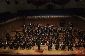 大型主题交响曲《灯塔》在蓉试演，5月进京联合6支乐团奏响国家大剧院图片