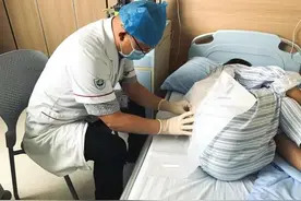 20岁女孩突然半边瘫，竟是脑子被虫“吃”了图片