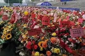 昨晚，应援“花海”刷屏武汉！当红男星和粉丝的举动冲上热搜...图片