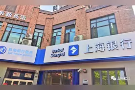 “以后取养老金，太方便啦！”松江这里的老人很开心图片