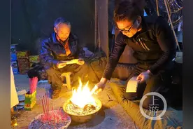 600余里星夜兼程送忘年交最后一程，兑现“我为你送终”的诺言图片