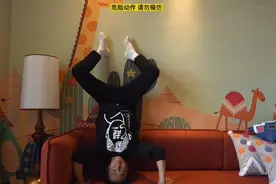 解锁花式撑腰！邓超倒立为创造营学员打call图片