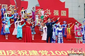 广西大学生唱山歌“花式告白”庆祝建党100周年图片