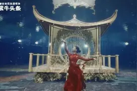 女舞者腰绑16斤重物，水下跳出一段绝美中国风图片