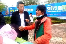 云南小伙徒步中国20000多公里到达烟台境内图片
