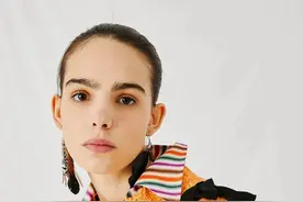 驼背女孩，如何穿出气质感？图片