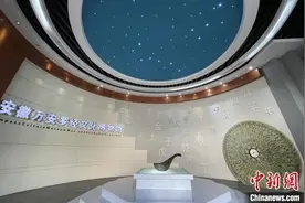 海外华文媒体探访安徽手工木质罗盘店：传承一门技艺，守一方文化图片