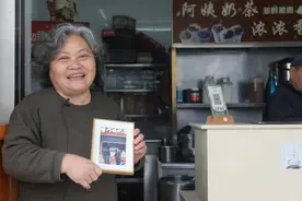 小时候的味道！上海网红阿姨奶茶店将动迁，阿姨乐观面对视频封面