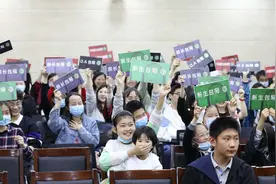 “哈利·波特”迷集结读书之夜，《探秘霍格沃茨》新书出版图片
