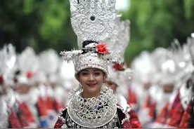 贵州台江：苗族同胞盛装巡游欢度姊妹节图片