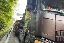 高速惊现巨型“百吨王”，出于安全考虑，它要上路，要求有点多图片