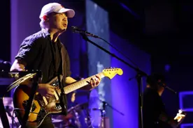 在“另一个空间”唱《花房姑娘》和《一无所有》，崔健与乐队在上海连演两夜图片