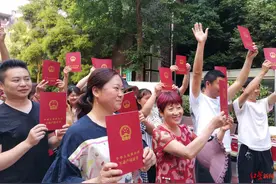 开发商卷走维修基金！业主5年维权：起诉房管局胜诉，拿到不动产权证图片
