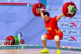 亚锦赛男子109公斤级：中国选手杨哲抓举破世界纪录图片