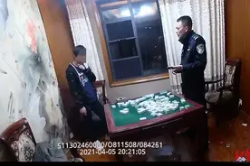 “我和我爸只能活一个”！17岁少年刀抵颈动脉逼父亲还手机……图片