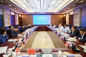 于立新与中航通飞董事长白小刚对接通航产业发展事宜图片