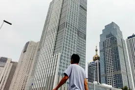 没想到，连买房资格也卡在了35岁？官方回应，央媒发声：是抑炒房还是甩包袱图片