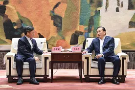 王忠林程用文与融创中国董事会主席孙宏斌座谈图片