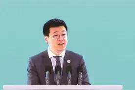 “福州娃”回家乡出席数字中国建设峰会 接任拼多多董事长后首次公开亮相图片
