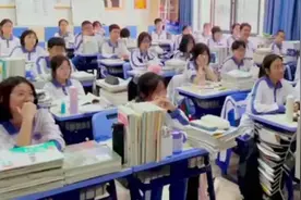 老师讲了这篇课文，同学们潸然泪下……图片