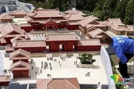 日本首里城模型以1/25比例重现 游人纷纷打卡图片