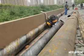 因地铁基坑积水直排市政管网 致雨天陈杨寨转盘大面积积水图片