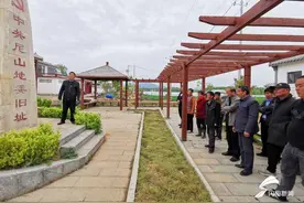 济宁曲阜市尼山镇颜母庄村开展党史学习教育“缅怀革命先烈 牢记红色历史”图片