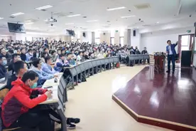 北大清华联手开启通用人工智能实验班，由朱松纯作顶层设计图片