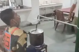 印度边防士兵吸高压锅蒸汽防治新冠，现场视频曝光图片
