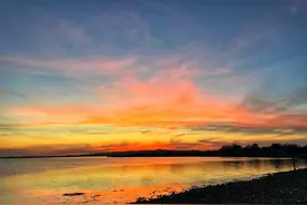 英国海灵岛大海宽广 壮观日落美如画图片