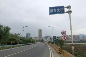 半月谈｜舍命拦惊马救火车，18岁牺牲的他感动我们半个世纪图片