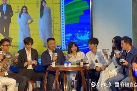 “跑男家族”空降济南，现场学说济南话，吃煎饼卷大葱图片