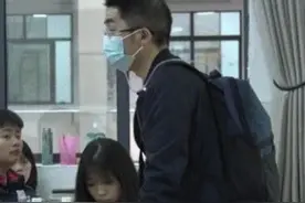 插着胃管上讲台！他坚持了3个月，只为这个承诺…图片