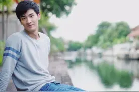 泰国男演员Tay确诊新冠 正在前往医院接受治疗图片