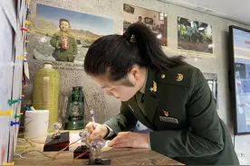 巡展现场｜纪念馆讲解员参观红色大巴：感叹“上了一堂党课”图片