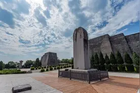 无字碑头镌满字：从废王立武到日月凌空图片