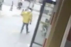 多看了一眼！外卖员送餐偶遇流浪汉 对方竟是走失10年的亲哥哥图片