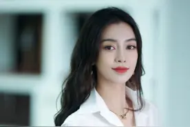 Angelababy着白色衬衫裙简洁优雅 搭时尚腰带显纤细腰身图片