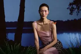 刘雯最新大片释出，秋娘眉蝴蝶眼晒伤妆，神似王菲早年经典造型图片