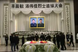 上海金山火灾两名牺牲消防员追悼会在龙华殡仪馆举行：一人32岁，一人25岁图片