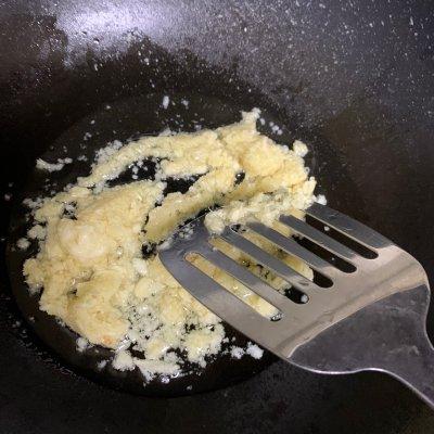 大厨教我的蒜蓉小龙虾的做法，确实比我自己做的讲究