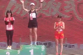 鞍山首届马拉松女子冠军朱晓琳：在家乡夺冠很兴奋图片