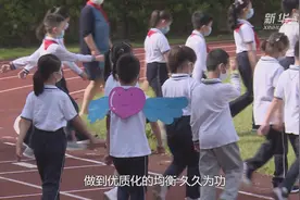 热点快评｜让教育和房产脱钩——透视各地招生新政视频封面