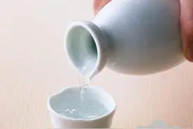 山西汾酒高业绩遭抛售 坤坤不再“买醉”？他又爱上了谁？丨一份观察视频封面