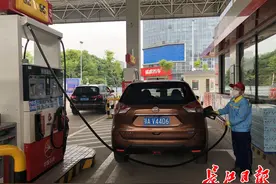 “把每一件小事干好”，加油站员工把加油站当成家图片