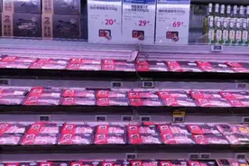 “二师兄”真的降了！翻了近三个月的价格监测报告，记者发现杭州的猪肉价格已经连降两个月，降幅近20%图片