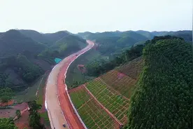 一路蜿蜒连接南宁崇左 新扶公路预计年底具备通车条件图片