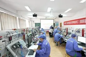 百年老字号打造智创工匠“电工”要学机器人编程图片