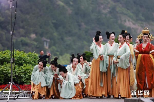 国宝“复活”记——真人版龙门石窟《帝后礼佛图》是怎样“炼”成的