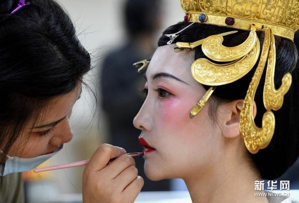 国宝“复活”记——真人版龙门石窟《帝后礼佛图》是怎样“炼”成的